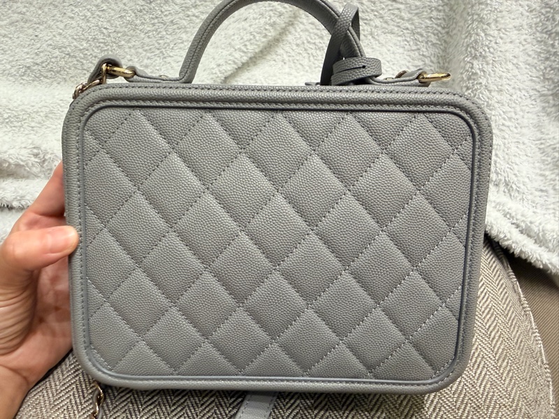 香奈兒Vivienne 相機包~非常新、中號荔枝皮29開-6