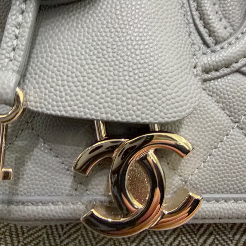 香奈兒Vivienne 相機包~非常新、中號荔枝皮29開-10