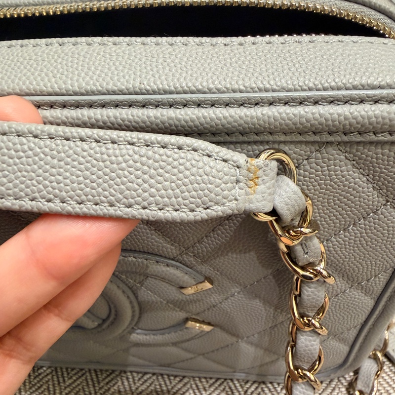 香奈兒Vivienne 相機包~非常新、中號荔枝皮29開-12