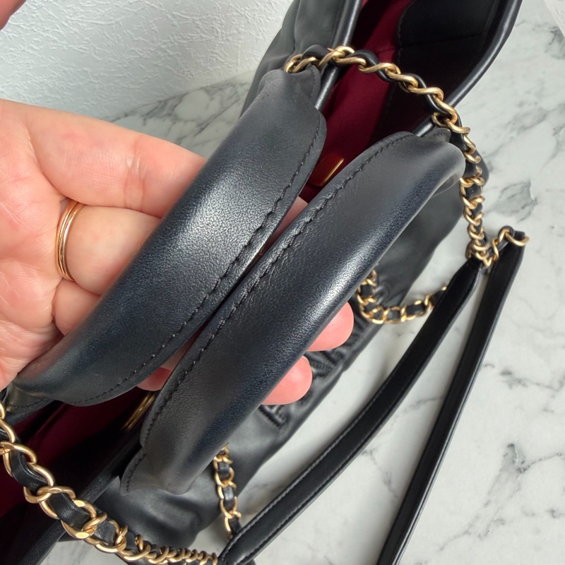 Chanel 黑色皮革沙灘包～～輕量版-7