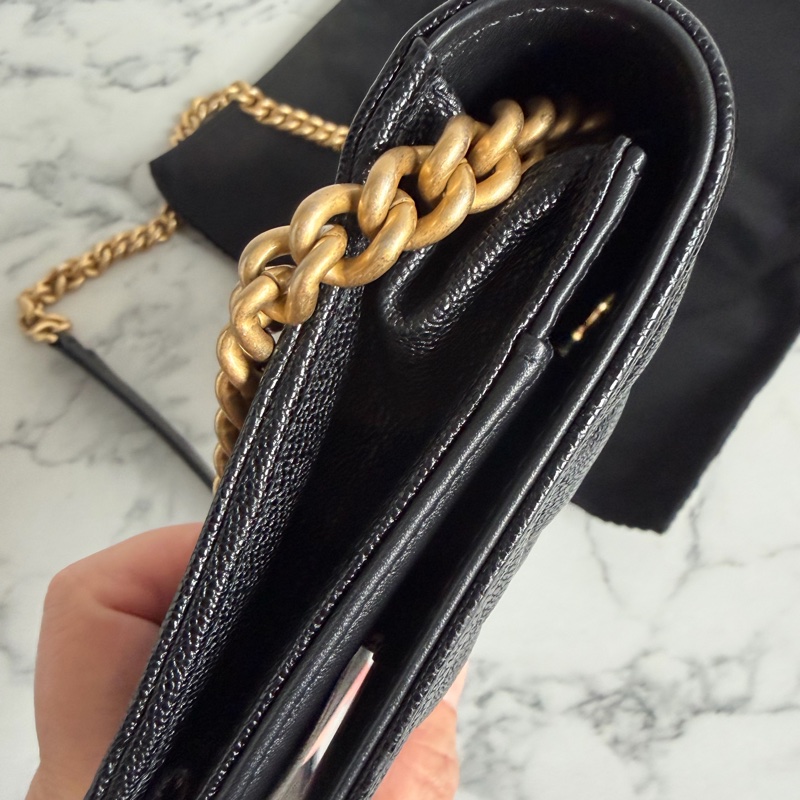 Chanel 黑色荔枝紋金釦boy woc~~-2