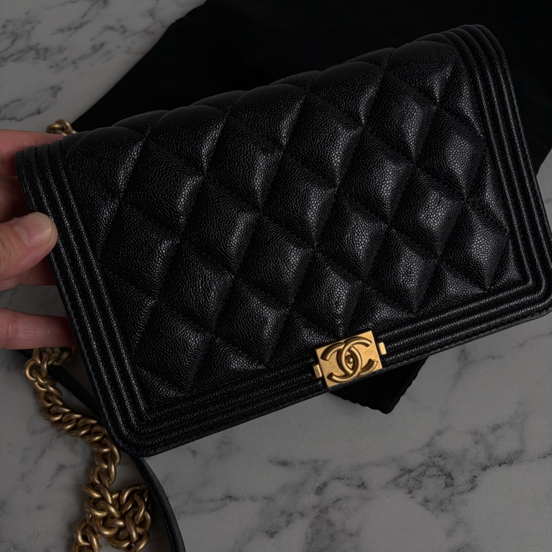 Chanel 黑色荔枝紋金釦boy woc~~-3