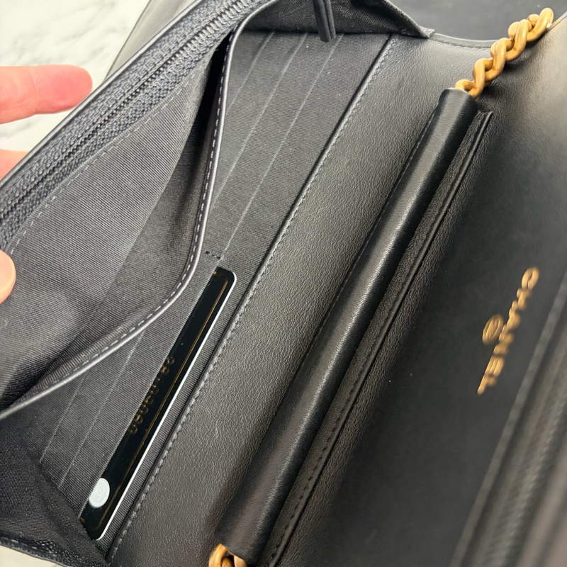 Chanel 黑色荔枝紋金釦boy woc~~-6