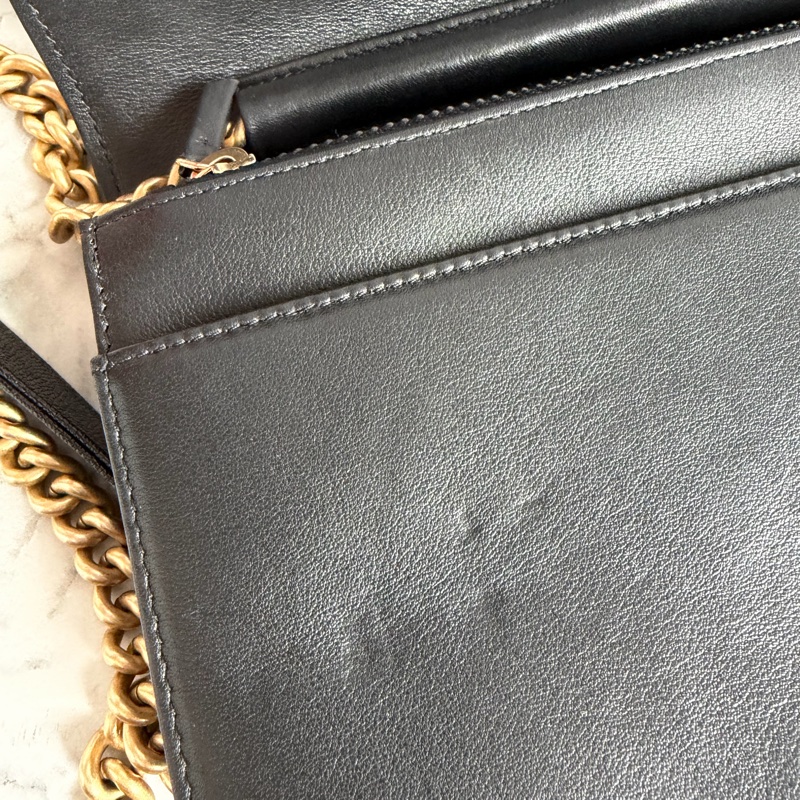 Chanel 黑色荔枝紋金釦boy woc~~-11