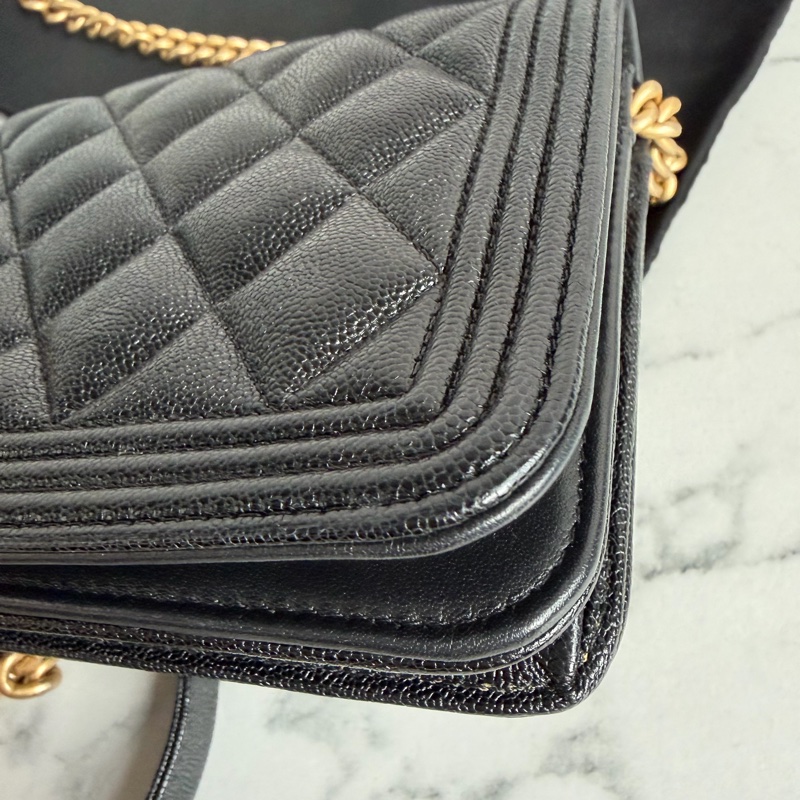 Chanel 黑色荔枝紋金釦boy woc~~-15