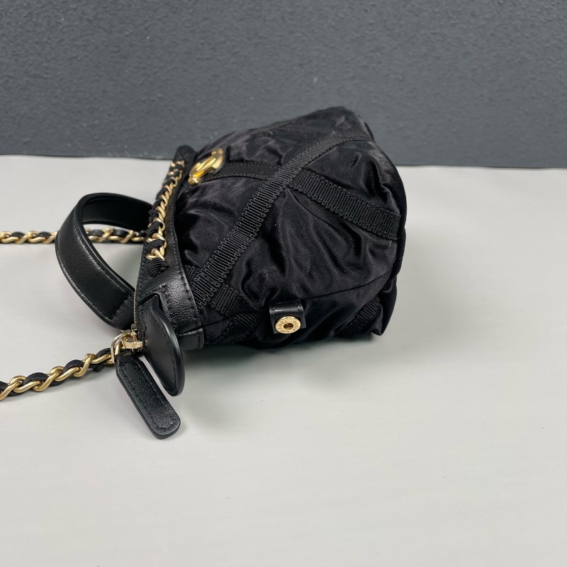 Chanel 黑金迷你緞面餃子包 斜背包-2