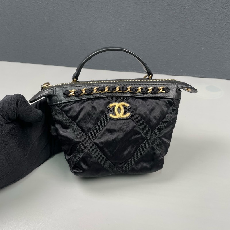 Chanel 黑金迷你緞面餃子包 斜背包-6