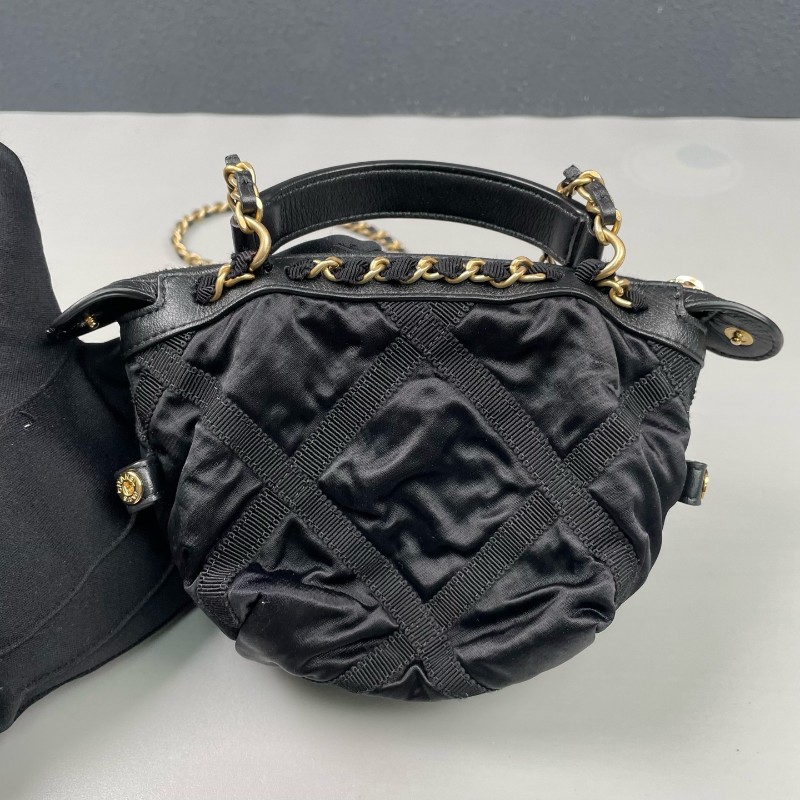 Chanel 黑金迷你緞面餃子包 斜背包-10