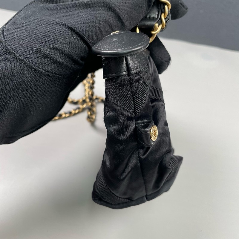 Chanel 黑金迷你緞面餃子包 斜背包-11