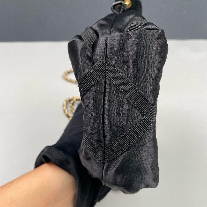 Chanel 黑金迷你緞面餃子包 斜背包-13