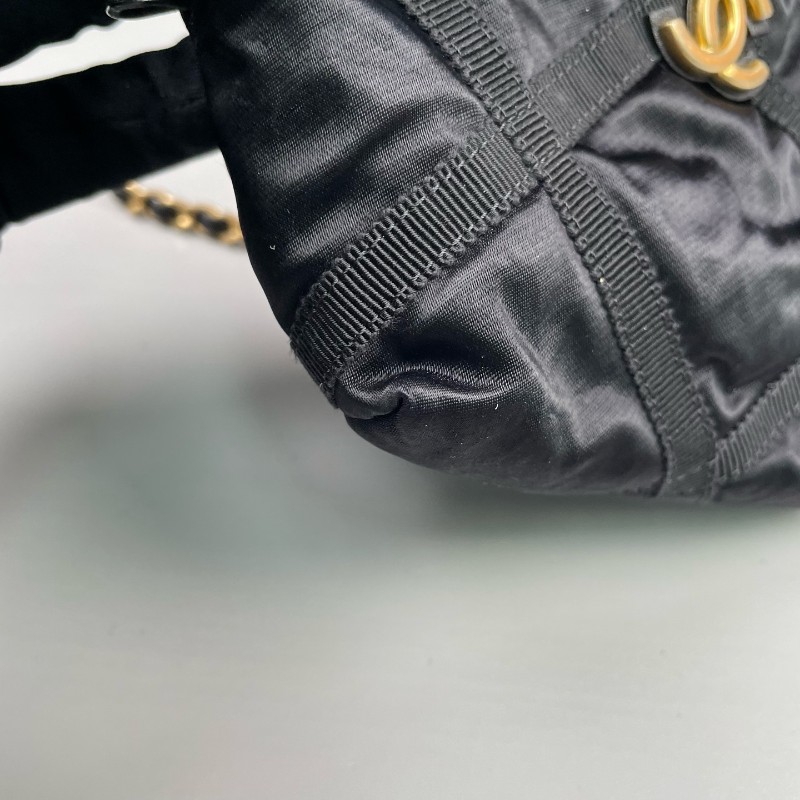 Chanel 黑金迷你緞面餃子包 斜背包-18