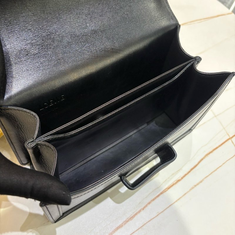 *SHIHNA名牌精品* LOEWE Barcelona 小牛皮金釦掀蓋斜背包 黑色中號-4