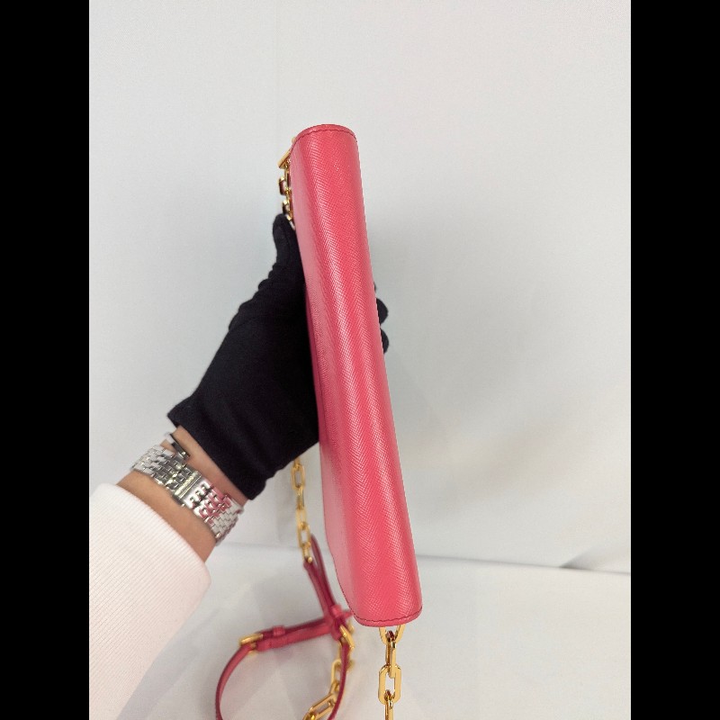 莉亞精品♡PRADA 桃紅金鍊包 二手美包-9