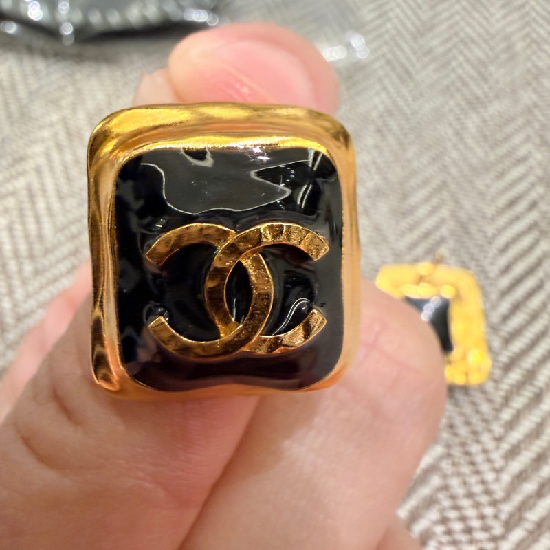香奈兒23c復古方塊耳環-3