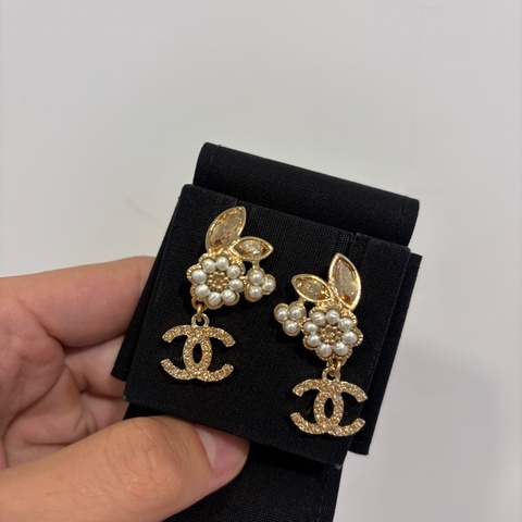 香奈兒Chanel 花朵雙C耳環