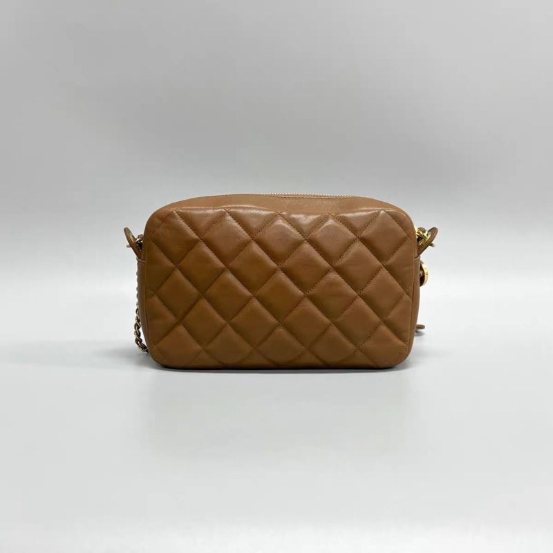 Chanel 淡棕色菱格紋羊皮金扣相機包-1