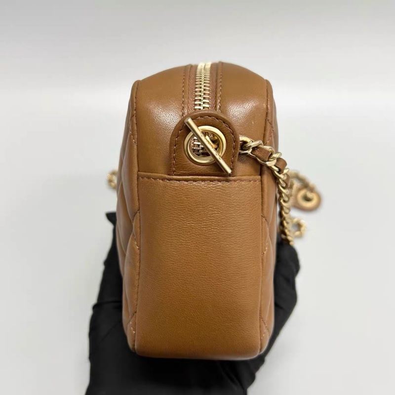 Chanel 淡棕色菱格紋羊皮金扣相機包-5