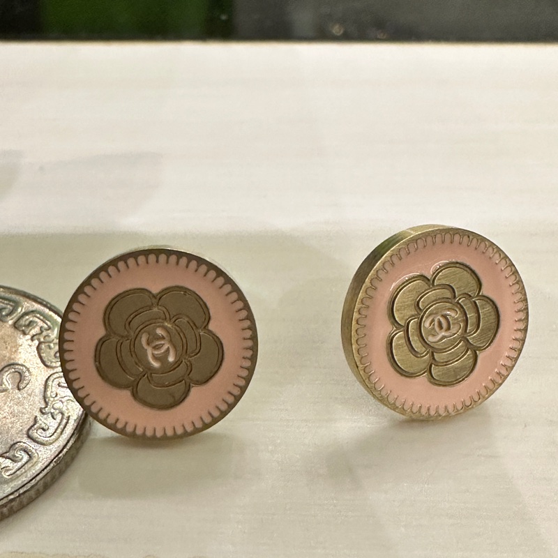 香奈兒粉色山茶花耳環-0