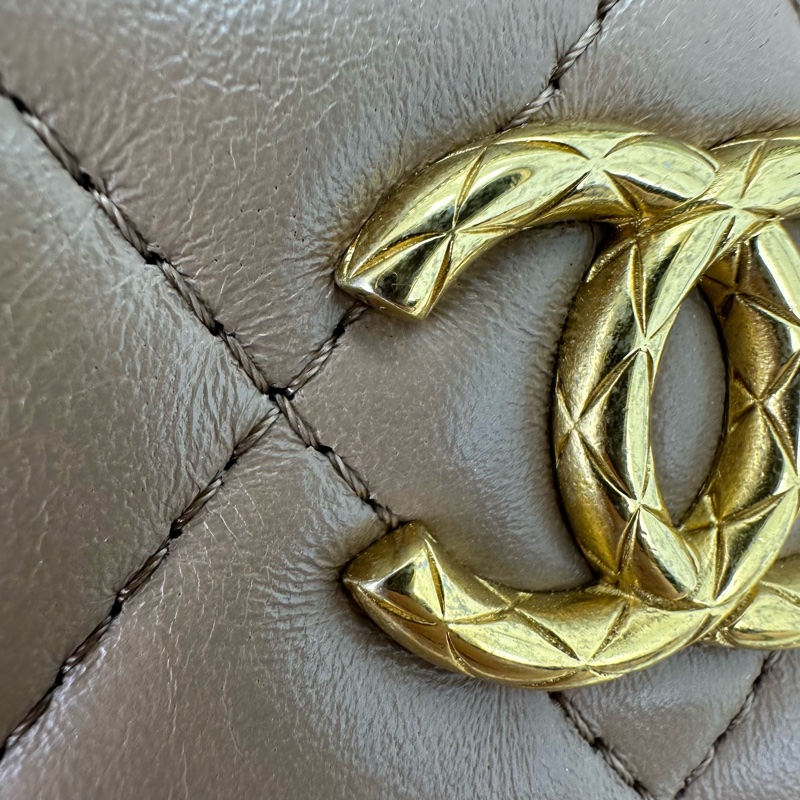 CHANEL 22k 奶茶色羊皮金柱長盒子 晶片款 全套有單-13