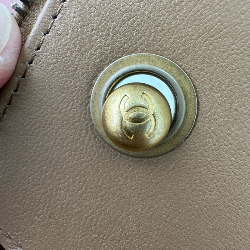 CHANEL 22k 奶茶色羊皮金柱長盒子 晶片款 全套有單-21