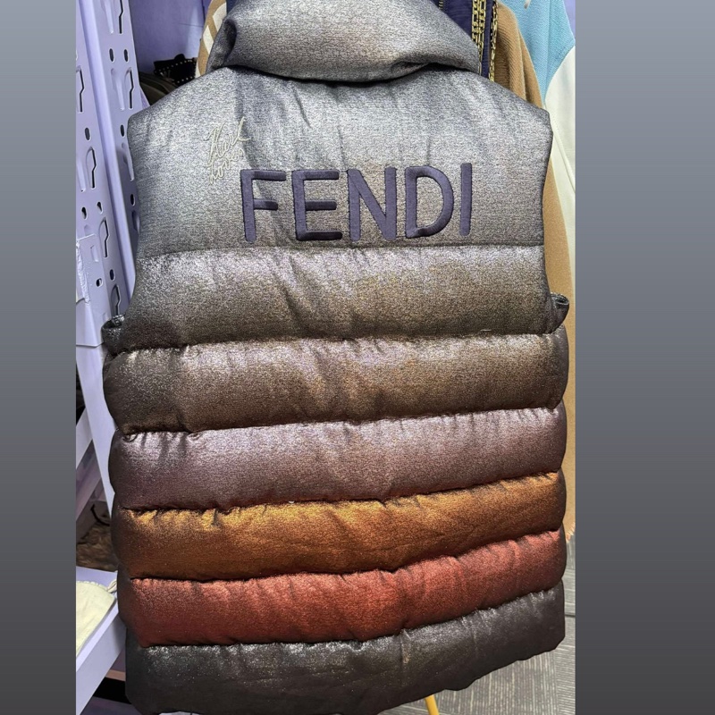 FENDI羽絨背心外套-1