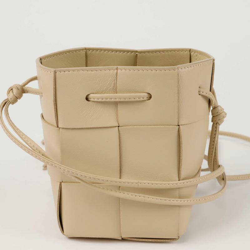 BOTTEGA VENETA 680217 迷你水桶肩斜背包-1