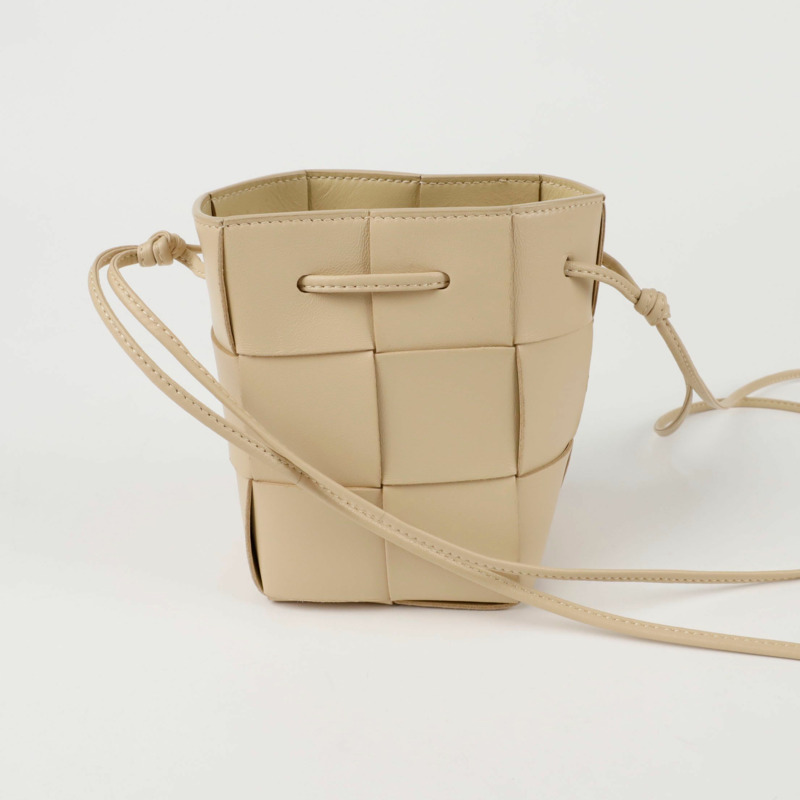 BOTTEGA VENETA 680217 迷你水桶肩斜背包-3