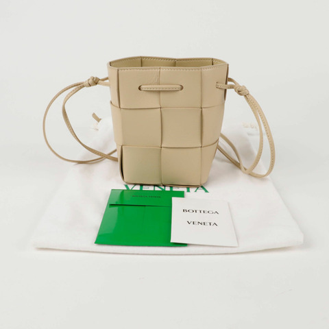 BOTTEGA VENETA 680217 卡附迷你水桶肩斜背包