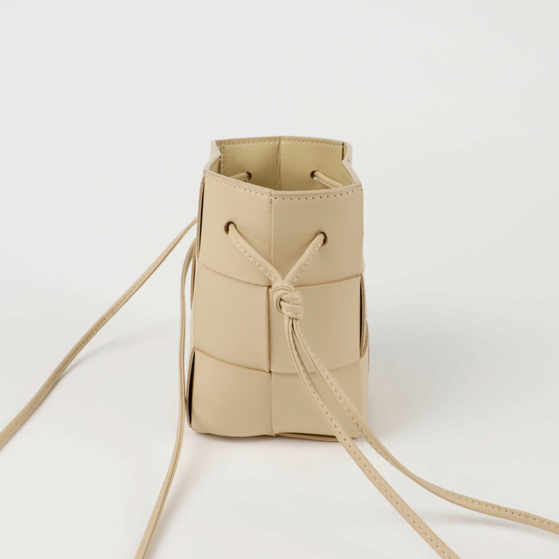 【包稅】BOTTEGA VENETA 680217 卡附迷你水桶肩斜背包-4