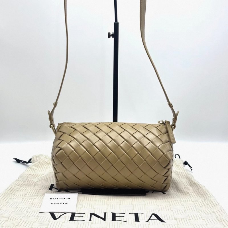 BV 棕色金扣肩背斜背包21*10*10 全新閒置配件塵袋-0