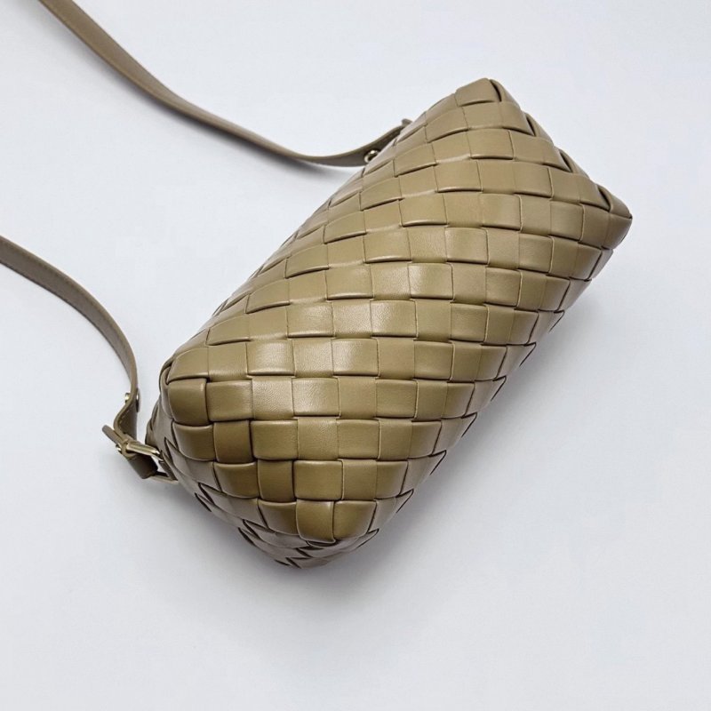 BV 棕色金扣肩背斜背包21*10*10 全新閒置配件塵袋-2