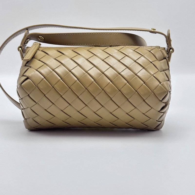 BV 棕色金扣肩背斜背包21*10*10 全新閒置配件塵袋-4