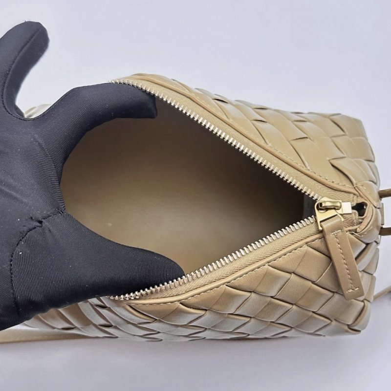 BV 棕色金扣肩背斜背包21*10*10 全新閒置配件塵袋-5