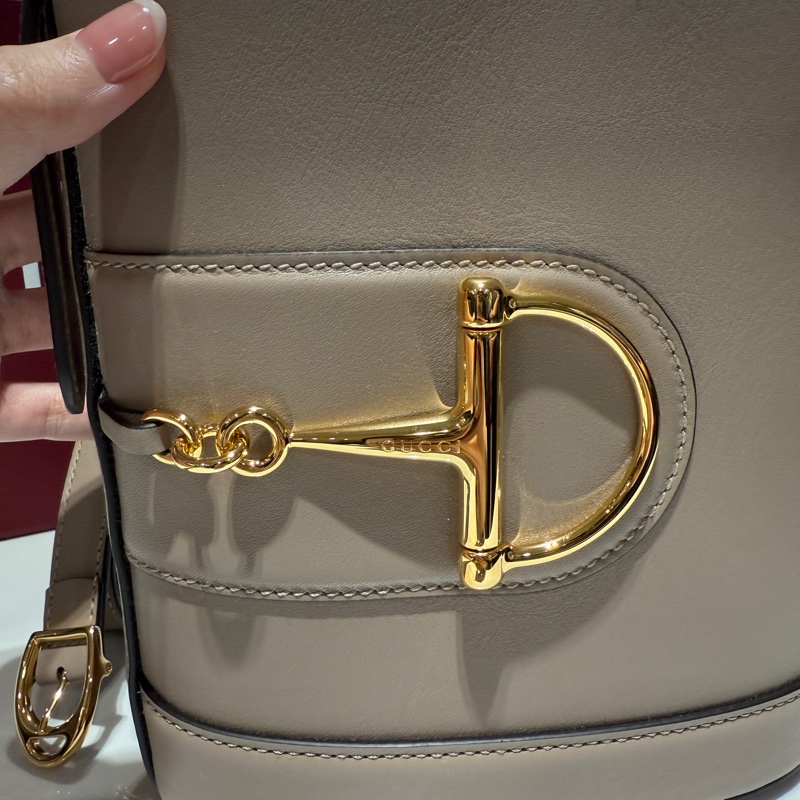 Gucci 73馬銜金釦肩斜背hobo水桶包-1