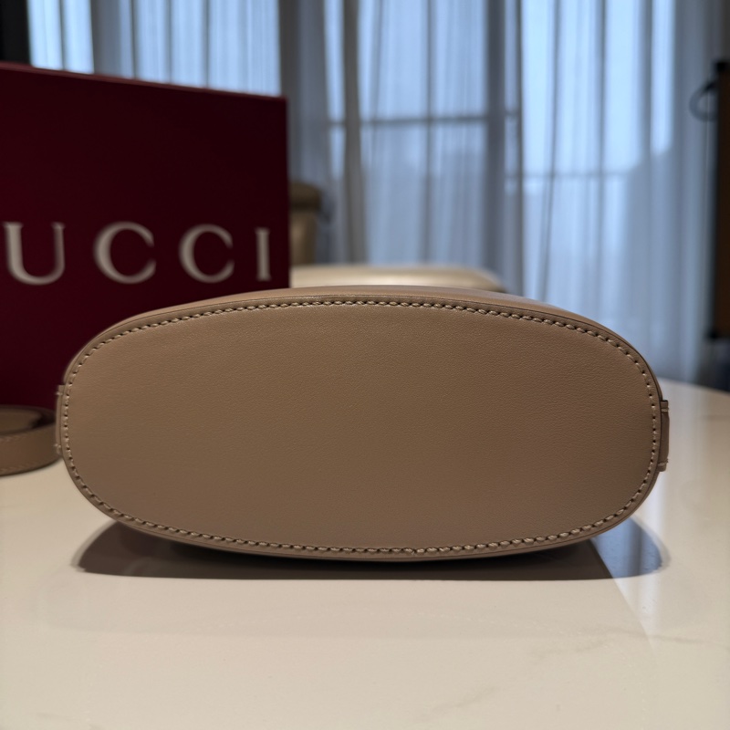 Gucci 73馬銜金釦肩斜背hobo水桶包-3