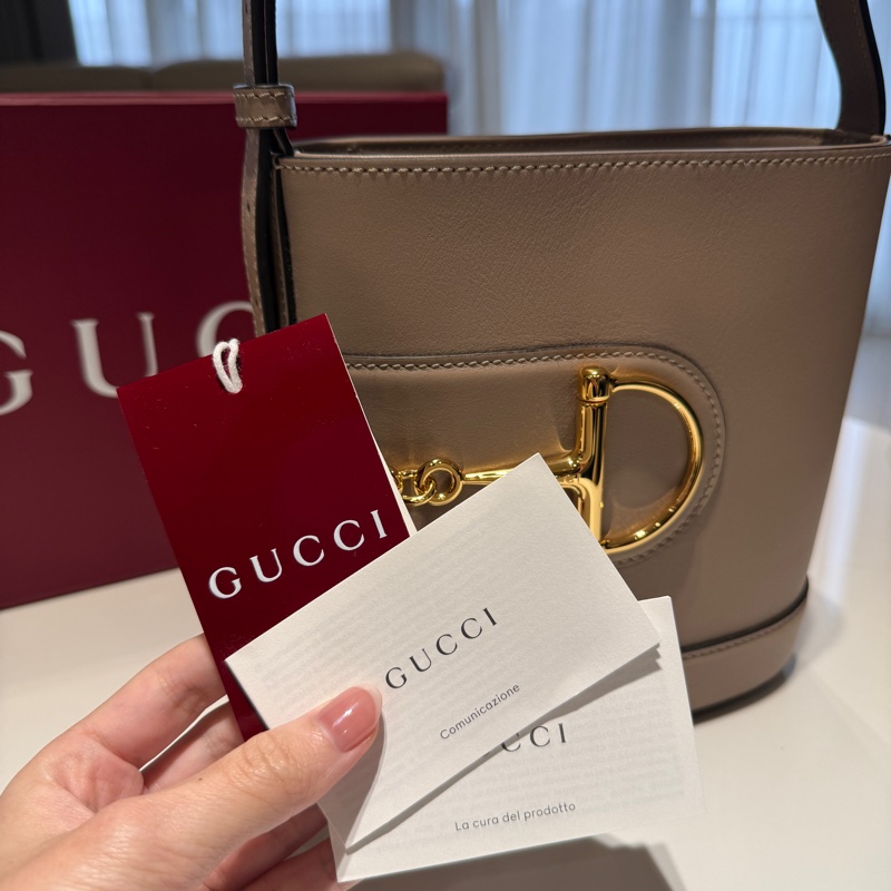 Gucci 73馬銜金釦肩斜背hobo水桶包-8