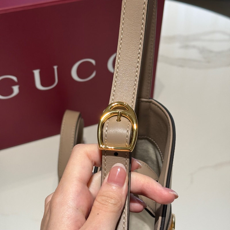 Gucci 73馬銜金釦肩斜背hobo水桶包-10