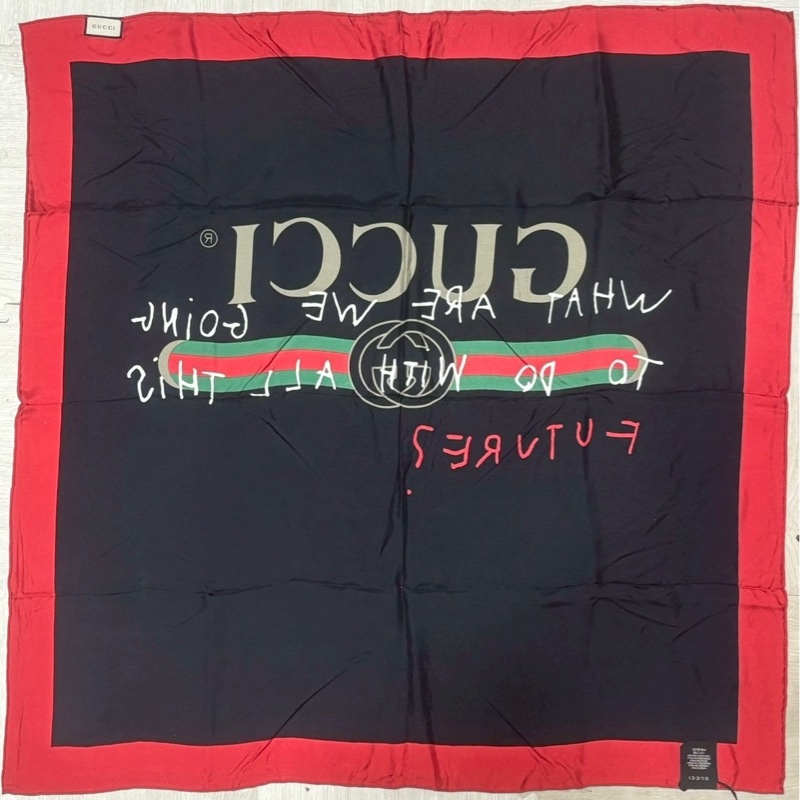 ✨近新閒置Gucci 古馳 print 藝術家聯名塗鴉logo 大絲巾-1