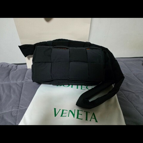 Bottega Veneta BV 尼龍卡帶包 黑色 內裡橘色