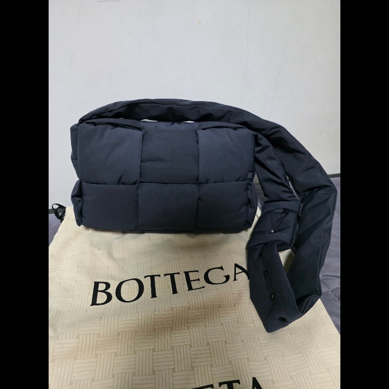 Bottega Veneta BV 拉鍊尼龍卡帶包 6格 深藍色-0