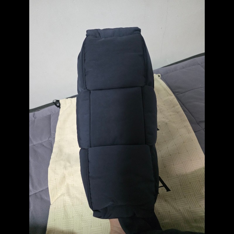 Bottega Veneta BV 拉鍊尼龍卡帶包 6格 深藍色-2