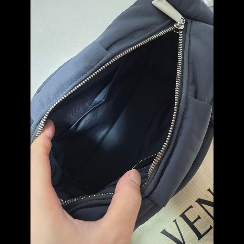 Bottega Veneta BV 拉鍊尼龍卡帶包 6格 深藍色-6