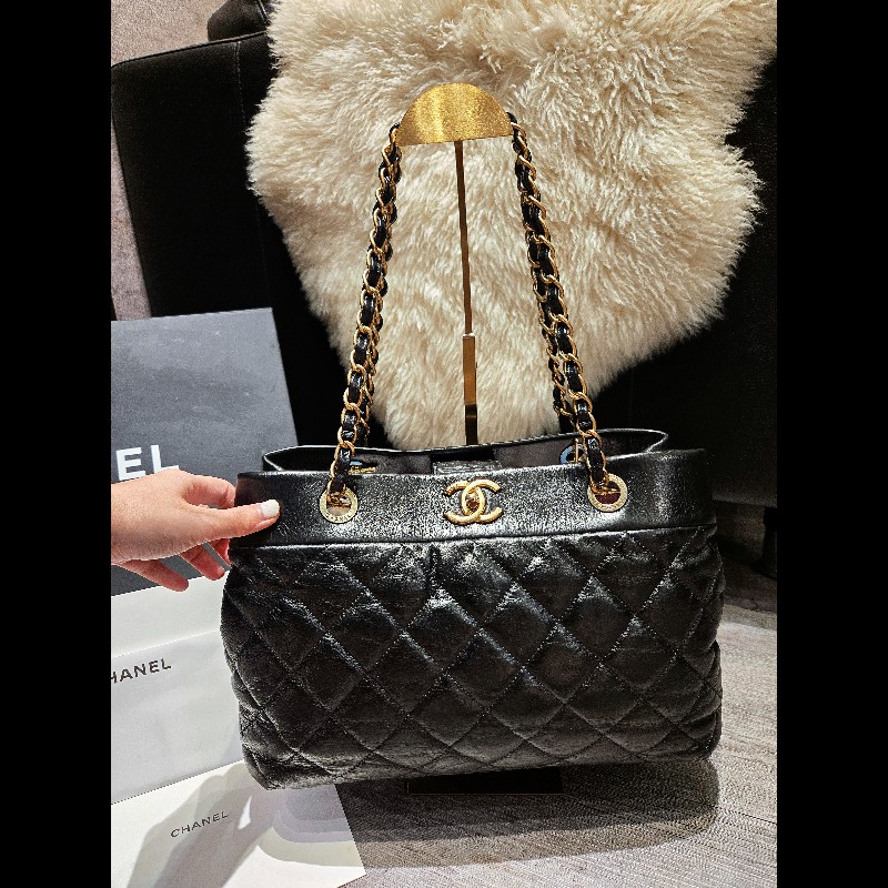 CHANEL 黑金雙C Logo 菱格紋小牛皮肩揹托特包-3