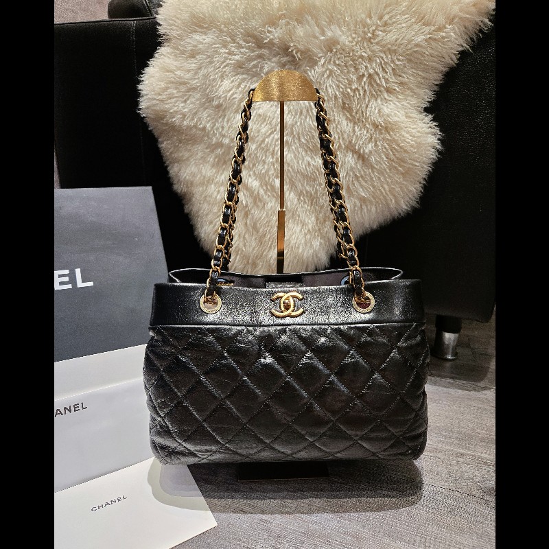 CHANEL 黑金雙C Logo 菱格紋小牛皮肩揹托特包-5