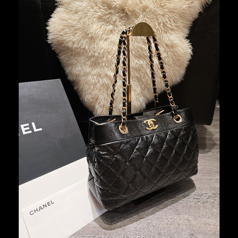 CHANEL 黑金雙C Logo 菱格紋小牛皮肩揹托特包-6