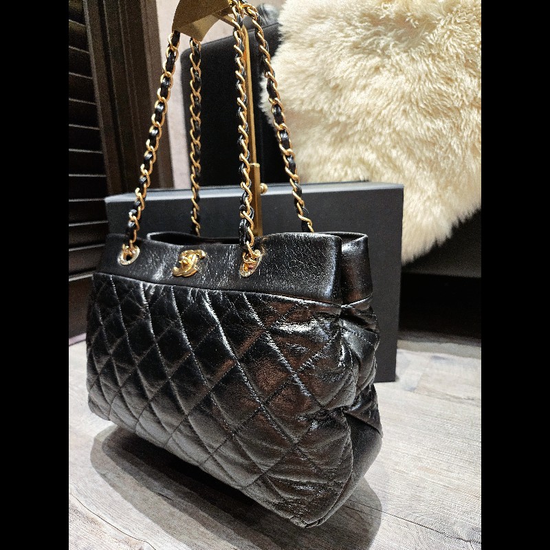 CHANEL 黑金雙C Logo 菱格紋小牛皮肩揹托特包-8