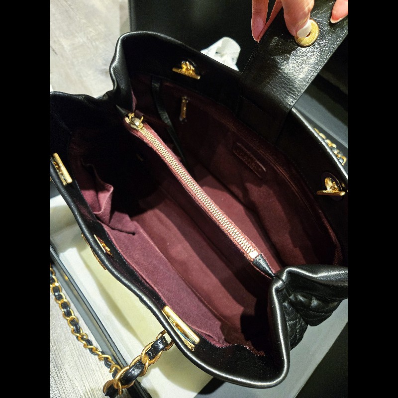 CHANEL 黑金雙C Logo 菱格紋小牛皮肩揹托特包-13