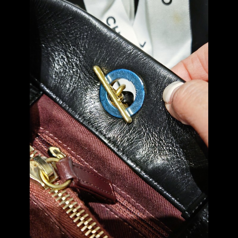 CHANEL 黑金雙C Logo 菱格紋小牛皮肩揹托特包-17