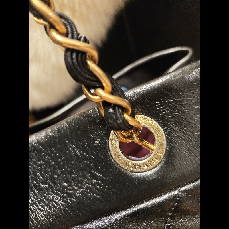 CHANEL 黑金雙C Logo 菱格紋小牛皮肩揹托特包-22