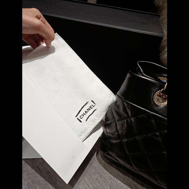 CHANEL 黑金雙C Logo 菱格紋小牛皮肩揹托特包-23